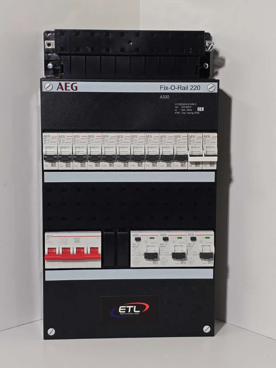 Moderne 3-fase groepenkast gemonteerd door ETL Technical Services.